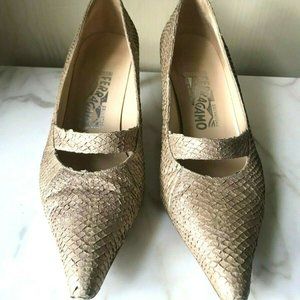 FERRAGAMO Sz 9B Gold Snakeskin Pointed Toe Pump